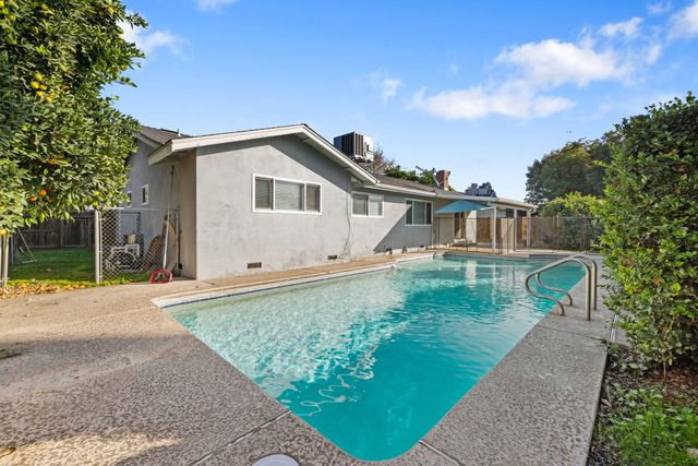 1449 W Whitendale Avenue, Visalia, CA 93277