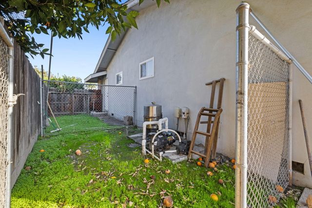 1449 W Whitendale Avenue, Visalia, CA 93277