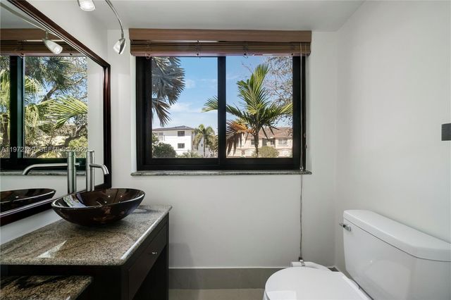 3068 NE 49th St, Fort Lauderdale, FL 33308