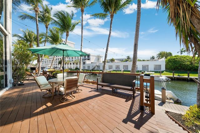 3068 NE 49th St, Fort Lauderdale, FL 33308