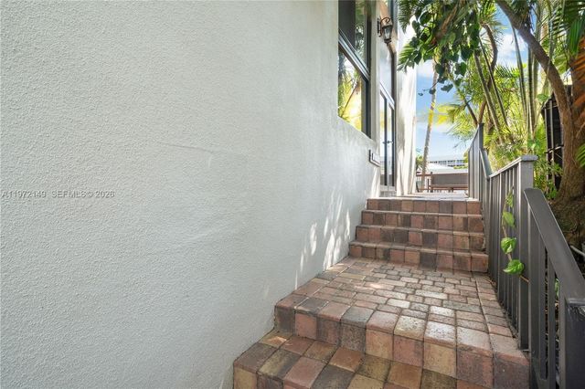 3068 NE 49th St, Fort Lauderdale, FL 33308