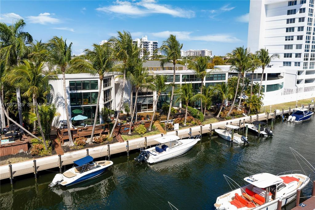 3068 NE 49th St, Fort Lauderdale, FL 33308