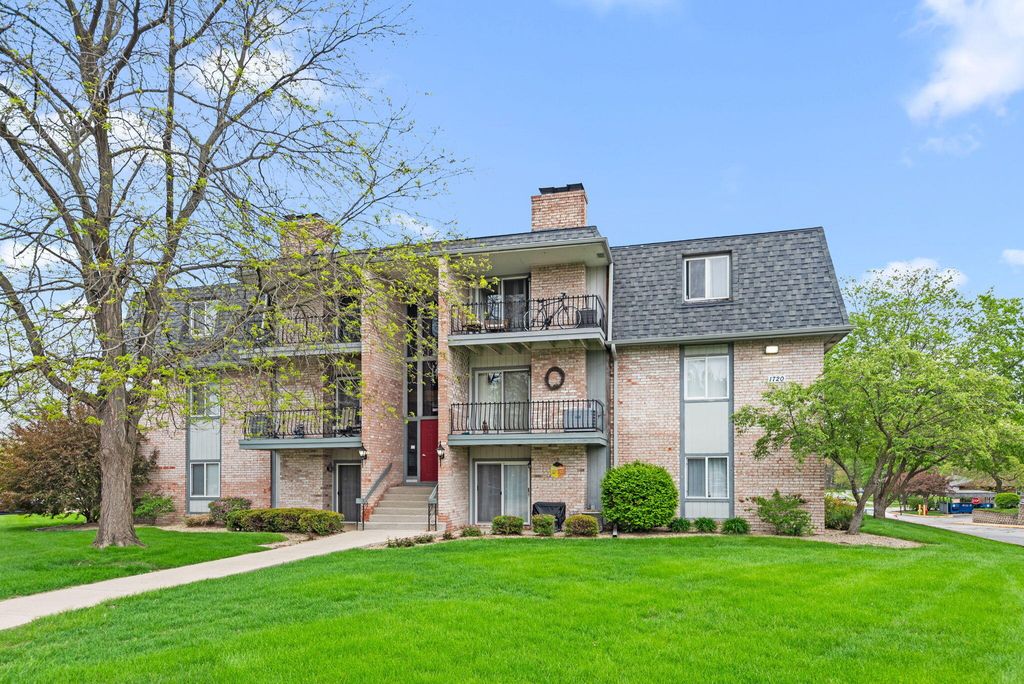 1720 Homan Drive 202, Schererville, IN 46375