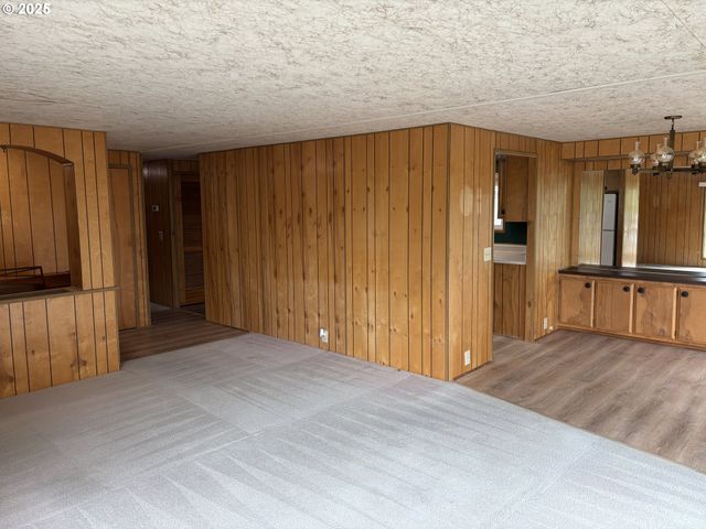 1475 GREEN ACRES Rd 41, Eugene, OR 97408