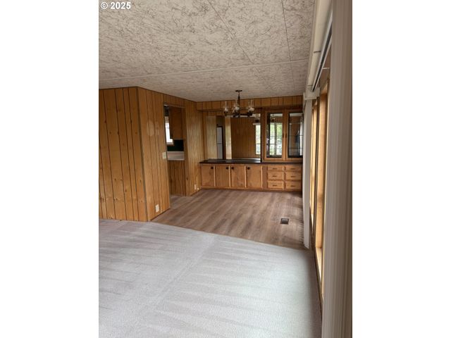 1475 GREEN ACRES Rd 41, Eugene, OR 97408
