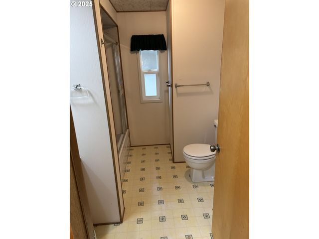 1475 GREEN ACRES Rd 41, Eugene, OR 97408