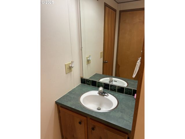 1475 GREEN ACRES Rd 41, Eugene, OR 97408