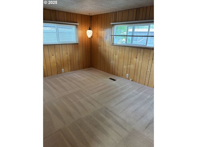 1475 GREEN ACRES Rd 41, Eugene, OR 97408