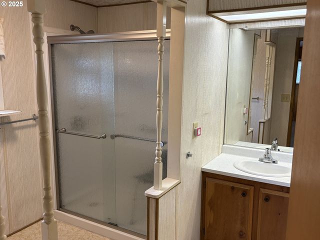 1475 GREEN ACRES Rd 41, Eugene, OR 97408