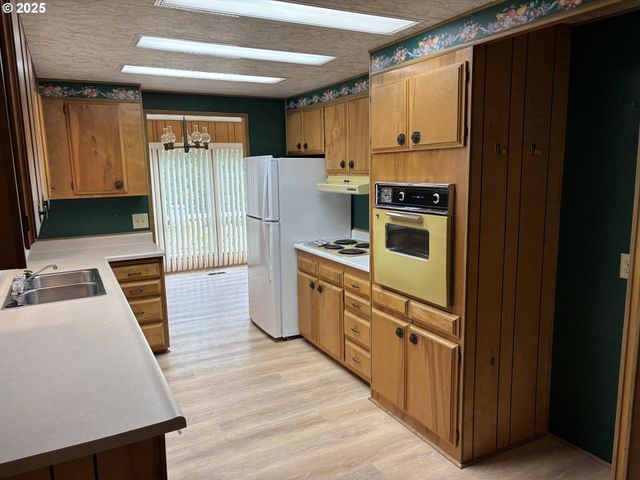 1475 GREEN ACRES Rd 41, Eugene, OR 97408