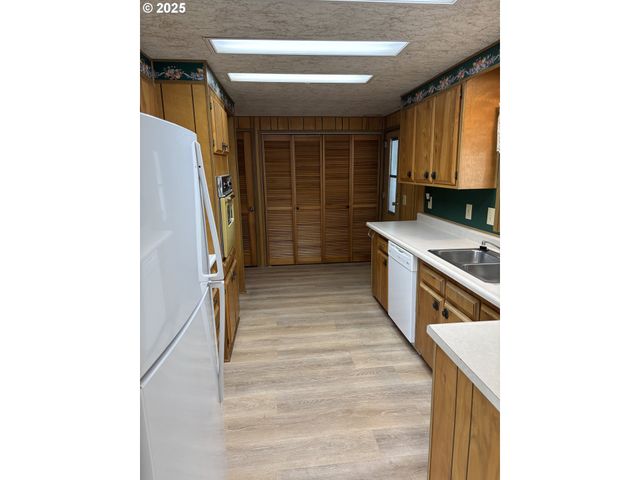 1475 GREEN ACRES Rd 41, Eugene, OR 97408