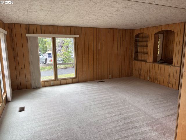 1475 GREEN ACRES Rd 41, Eugene, OR 97408