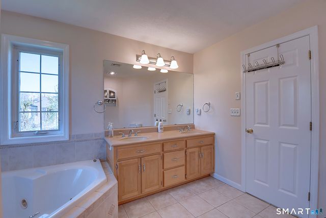 67 Ridgeview Crossing, Newington, CT 06111