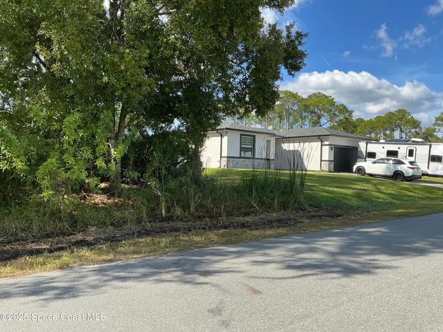 3266 Slama Avenue SE, Palm Bay, FL 32909