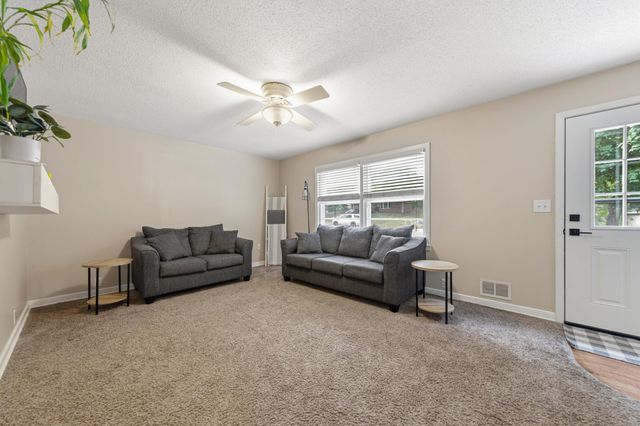614 Lower Johnson Circle, Saint Peter, MN 56082
