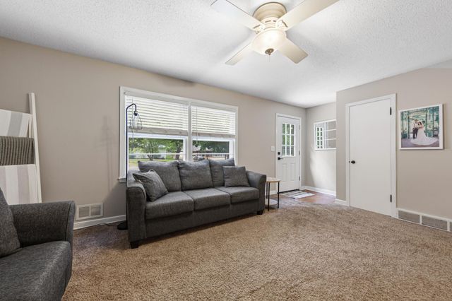 614 Lower Johnson Circle, Saint Peter, MN 56082