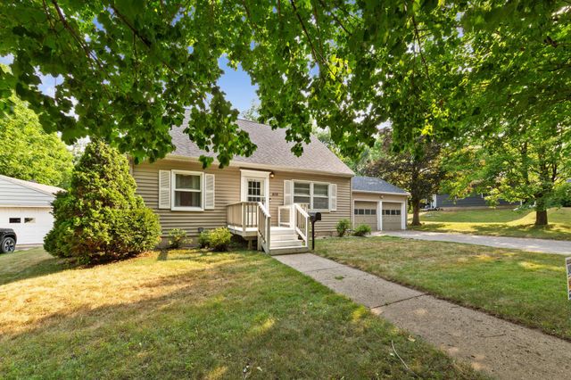 614 Lower Johnson Circle, Saint Peter, MN 56082