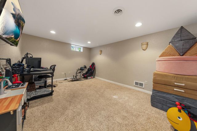 614 Lower Johnson Circle, Saint Peter, MN 56082