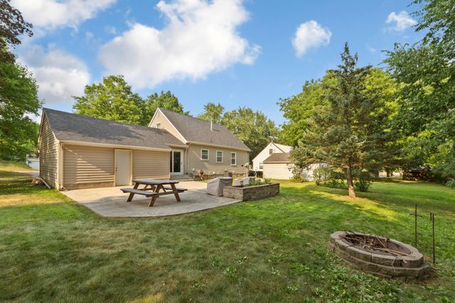 614 Lower Johnson Circle, Saint Peter, MN 56082