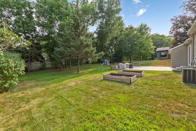 614 Lower Johnson Circle, Saint Peter, MN 56082