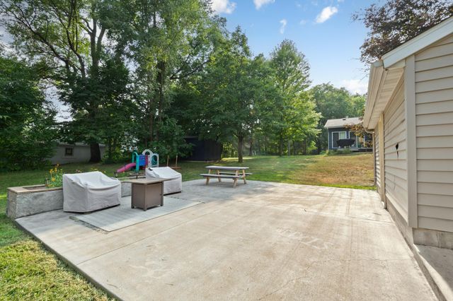 614 Lower Johnson Circle, Saint Peter, MN 56082