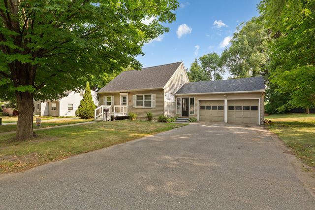614 Lower Johnson Circle, Saint Peter, MN 56082
