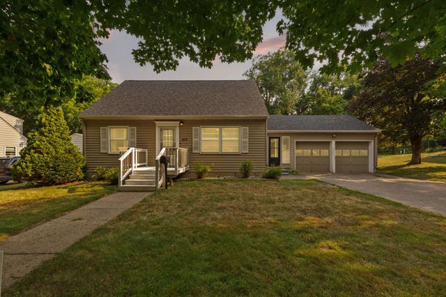 614 Lower Johnson Circle, Saint Peter, MN 56082