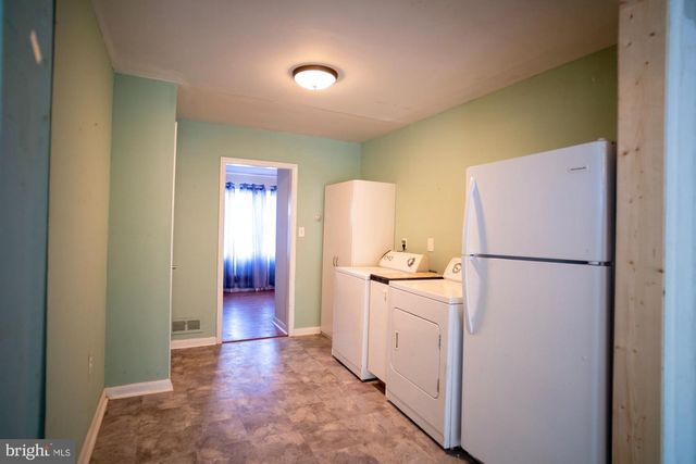 2218 GAYLAWN DR, Baltimore, MD 21227