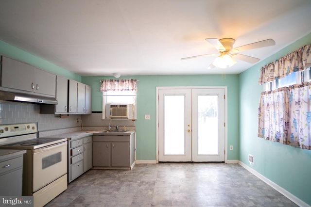 2218 GAYLAWN DR, Baltimore, MD 21227