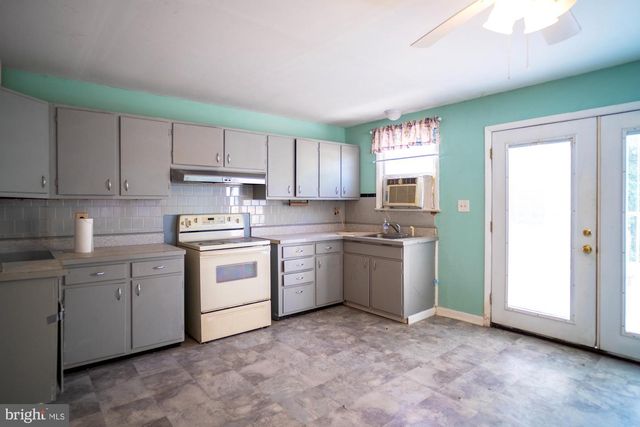 2218 GAYLAWN DR, Baltimore, MD 21227