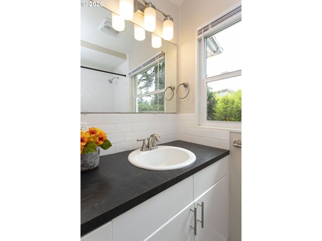 336 Ne 128TH Ave, Portland, OR 97230