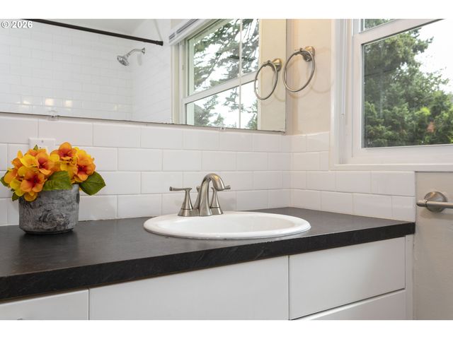 336 Ne 128TH Ave, Portland, OR 97230