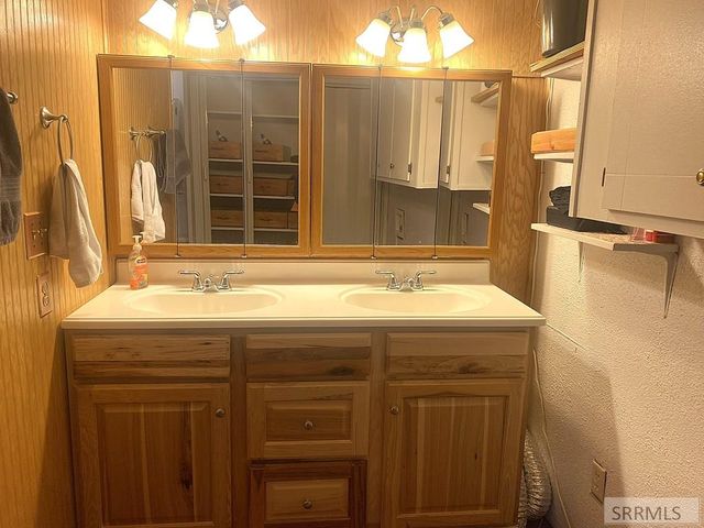 900 Challis Creek Road, Challis, ID 83226