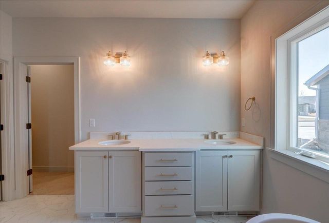 1438 Greenleaf Court, Sun Prairie, WI 53590