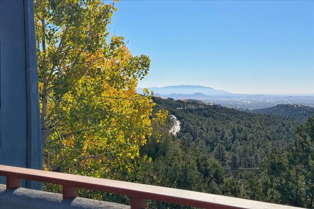 2160 Paseo Iglesias, Santa Fe, NM 87501
