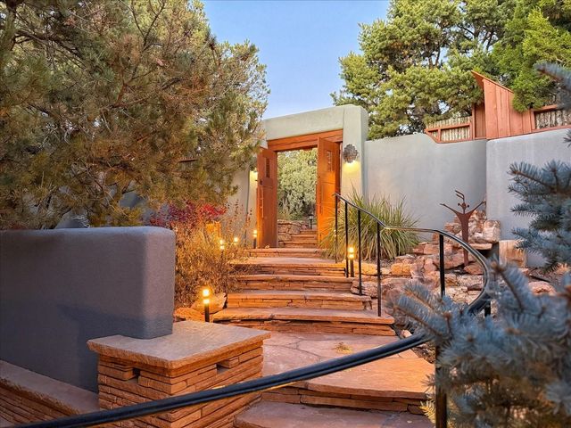2160 Paseo Iglesias, Santa Fe, NM 87501
