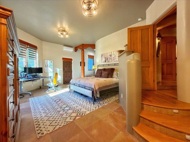 2160 Paseo Iglesias, Santa Fe, NM 87501