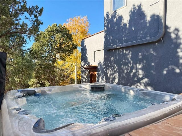 2160 Paseo Iglesias, Santa Fe, NM 87501