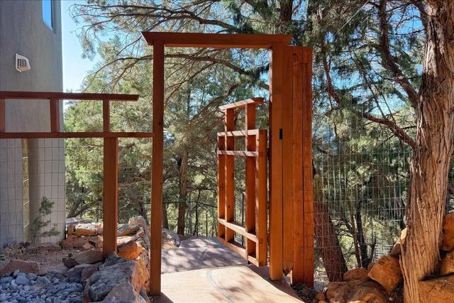 2160 Paseo Iglesias, Santa Fe, NM 87501