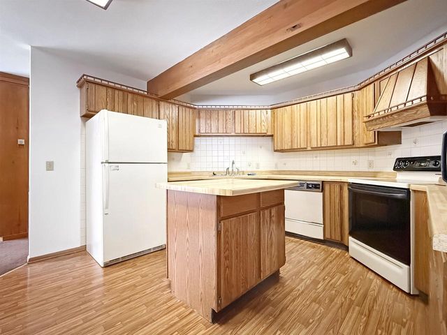 N1417 OAK PARK DRIVE, Menominee, MI 49858