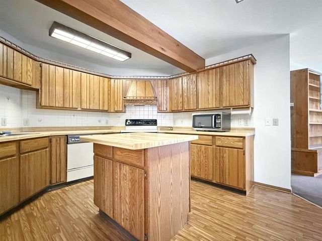 N1417 OAK PARK DRIVE, Menominee, MI 49858