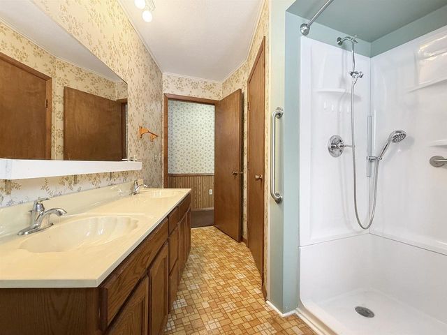 N1417 OAK PARK DRIVE, Menominee, MI 49858