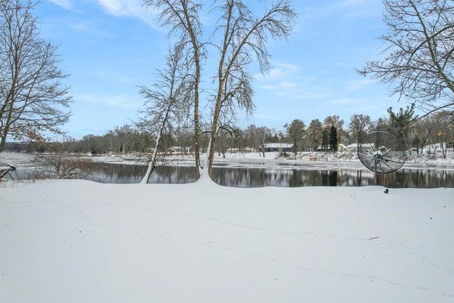 N1417 OAK PARK DRIVE, Menominee, MI 49858