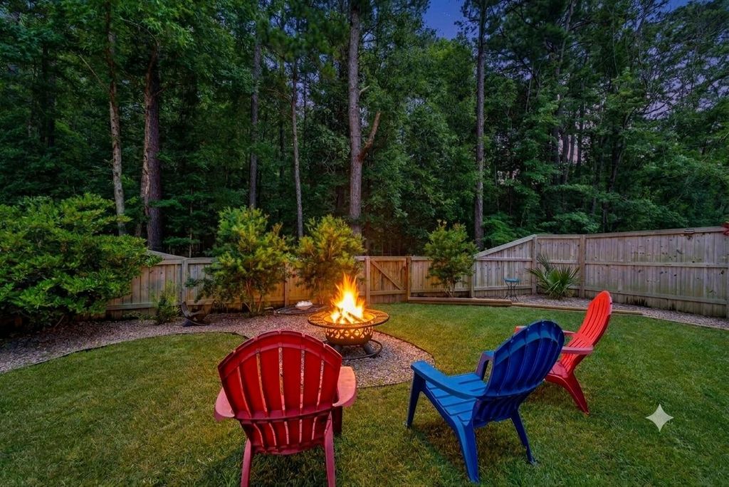 Image 2 of property listing at 109 Sunray Lane, Summerville, SC 29486