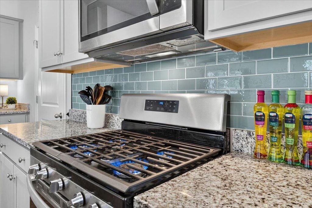 Image 3 of property listing at 109 Sunray Lane, Summerville, SC 29486