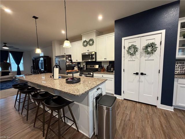 180 Spring Grove WAY, Smithfield, VA 23430