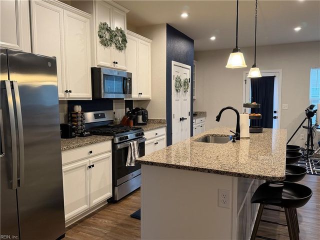 180 Spring Grove WAY, Smithfield, VA 23430