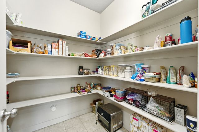 879 W HEXHAM DR, North Salt Lake, UT 84054