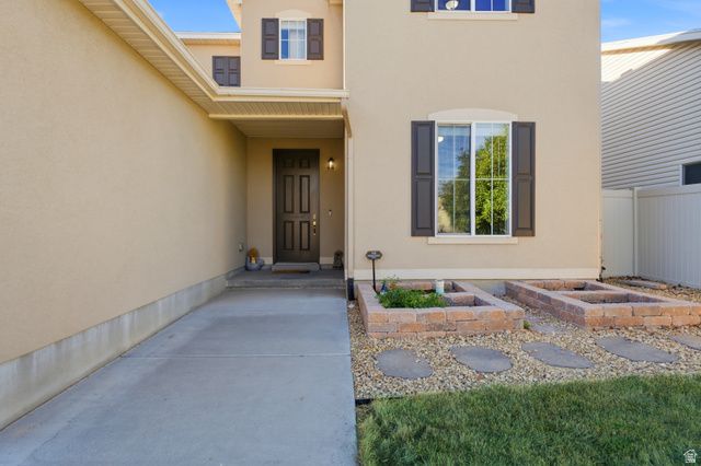 879 W HEXHAM DR, North Salt Lake, UT 84054