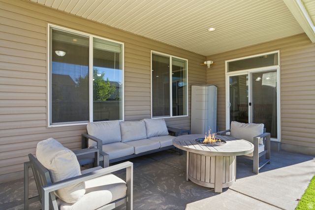 879 W HEXHAM DR, North Salt Lake, UT 84054